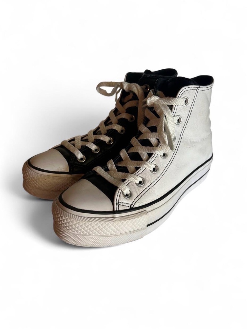 Converse Chuck Taylor All Star
Leather Lift Platform Shoe